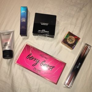 BRAND NEW MAKEUP LOVERS BUNDLE